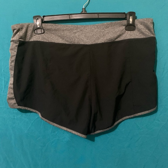 Reebok shorts xl*Sold* - Picture 2 of 2